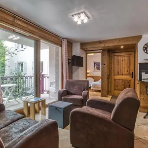 Vallet- Newly Renovated 2 Bedroom Nestled Just Off The Main Street Chamonix
